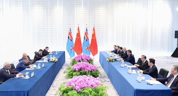 习近平会见斐济总理兰布卡2 习近平会见斐济总理兰布卡2