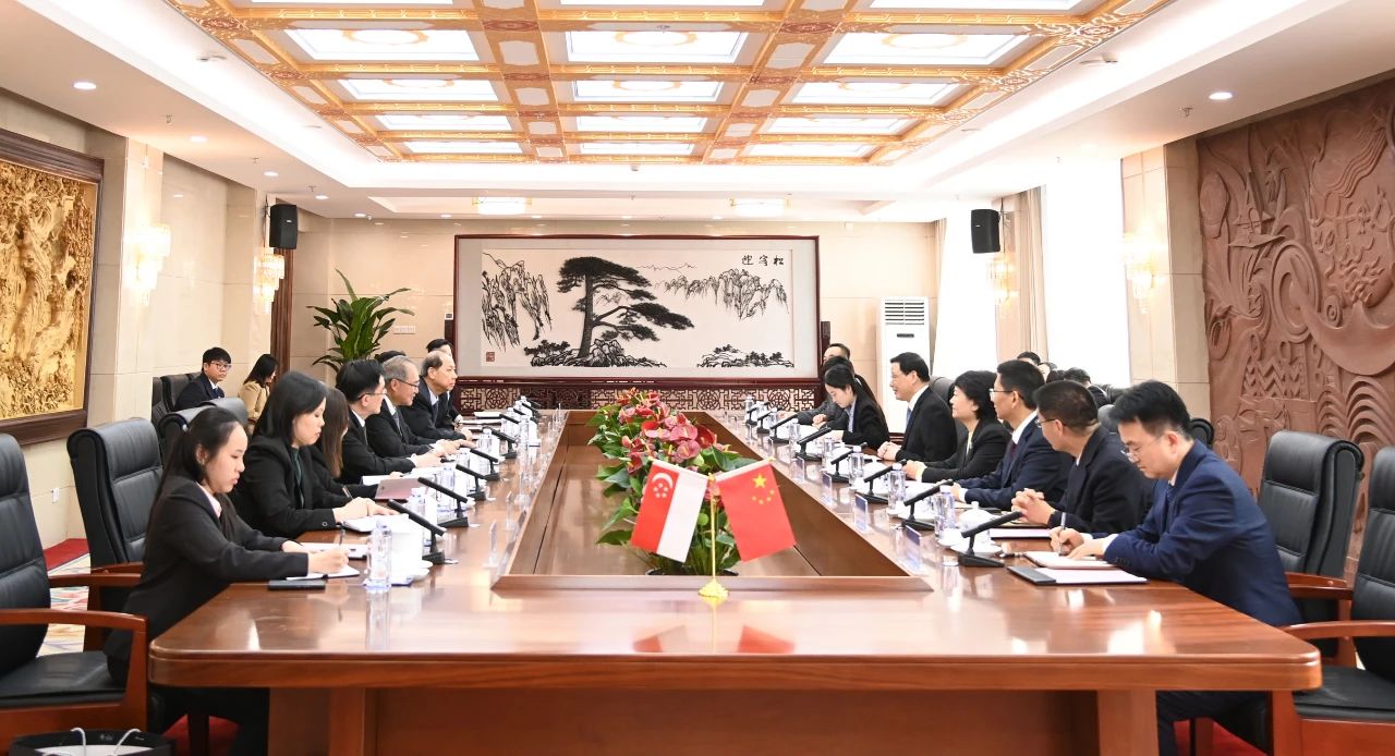 应勇会见新加坡总检察长黄鲁胜1 应勇会见新加坡总检察长黄鲁胜1