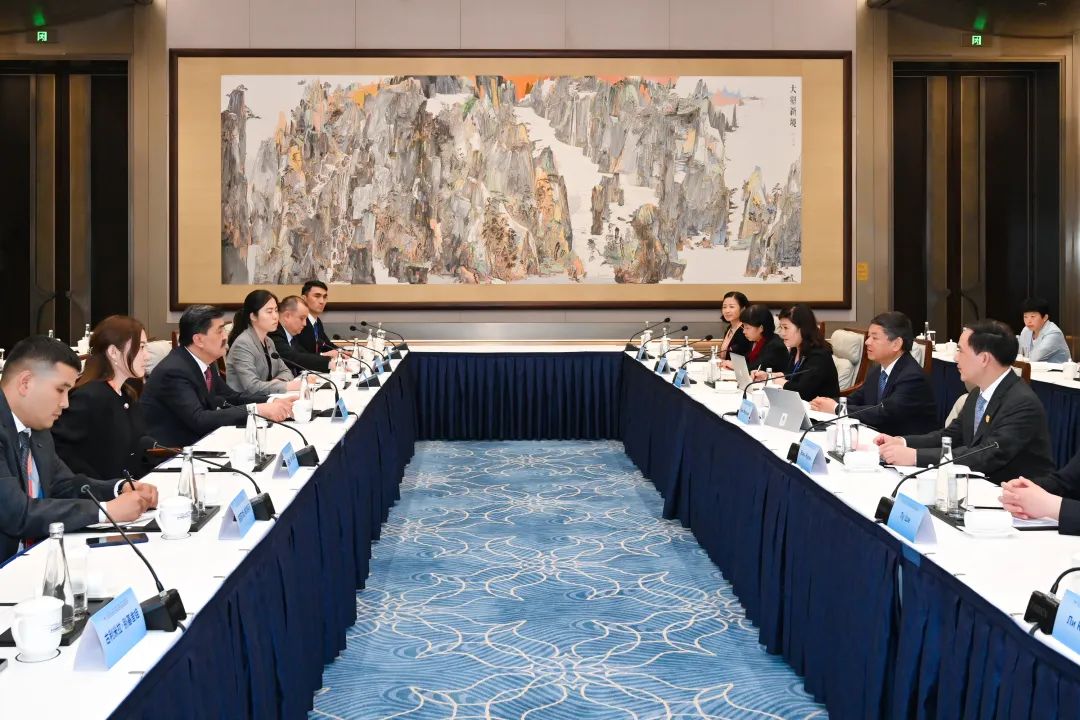 生态环境部部长黄润秋会见上海合作组织国家绿色发展论坛部分参会嘉宾2