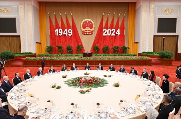 丁薛祥出席庆祝中华人民共和国成立75周年外国专家招待会并致辞