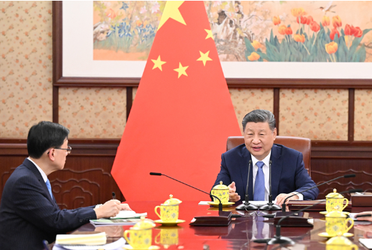 习近平听取李家超述职报告2