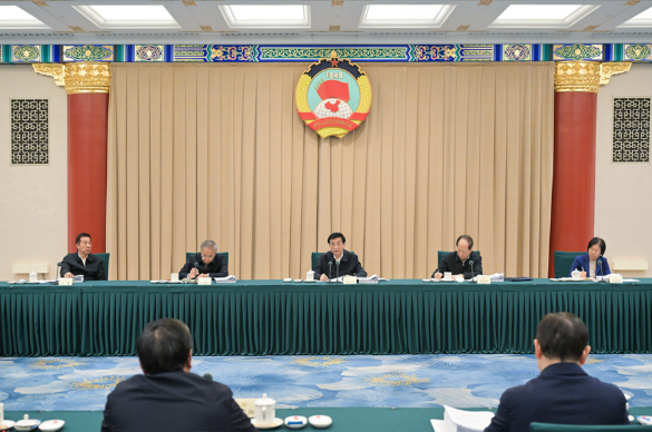 王沪宁主持召开全国政协主席会议